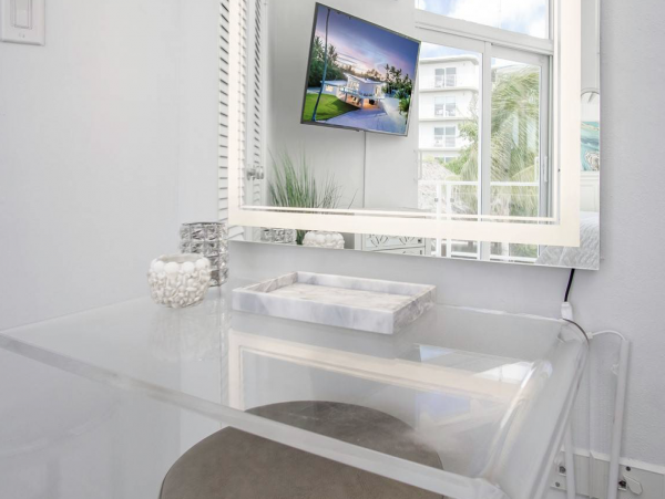 Islamorada Three Bedroom Home with Full Ocean View & Pool
